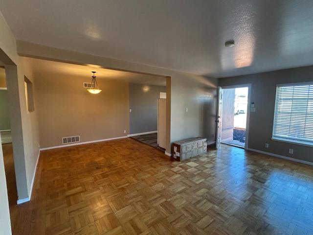 196 Surf Street, Pacifica CA: https://media.crmls.org/mediaz/6bf2e4fc-25bf-4b63-b0a7-21c8e72cda00.jpg