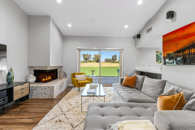 35 Mission Court Court, Rancho Mirage CA: https://media.crmls.org/mediaz/6bf35720-ad3a-428f-ac49-ce6cc7608193.jpg