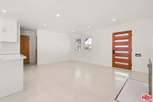 8906 Earhart Avenue, Los Angeles CA: https://media.crmls.org/mediaz/6bf36c03-276d-49a7-9929-ceb6dc183f3e.jpg