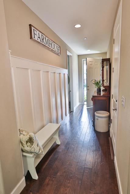 270 Robin Place, Gilroy CA: https://media.crmls.org/mediaz/6bf3c48f-a6e6-453f-91fc-0a83fe88830d.jpg