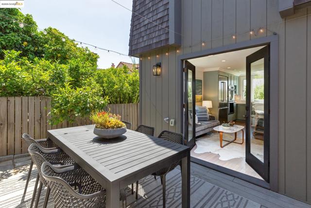2 Cavendish Ln, Piedmont CA: https://media.crmls.org/mediaz/6bf3dda7-e0a1-46b7-b178-2f2a60234edc.jpg