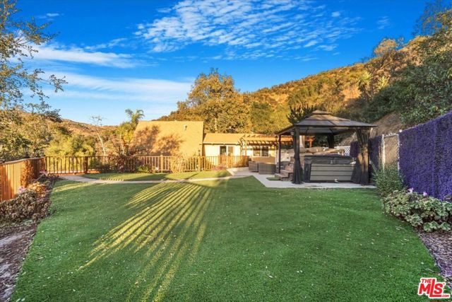 2070 Lilac Lane photo 6