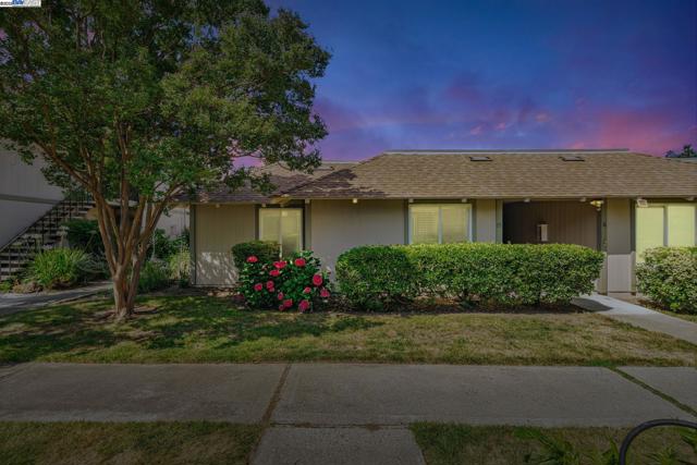 825 Oak Grove Rd, Concord CA: https://media.crmls.org/mediaz/6bf4615e-7512-4869-b72a-b47aa1a0cbc2.jpg