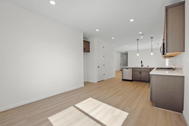 1911 Hydrangea Dr, Hollister CA: https://media.crmls.org/mediaz/6bf4671e-a658-462c-8c6c-e777ce2d4254.jpg