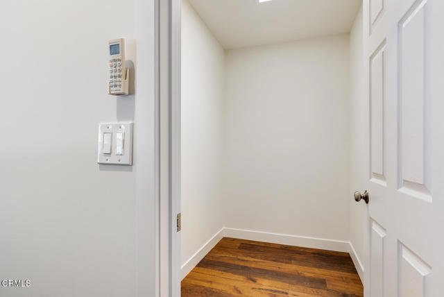 3255 Castera Avenue, Glendale CA: https://media.crmls.org/mediaz/6bf4cf94-dbc5-4fa2-9368-b43feeb8b5ce.jpg