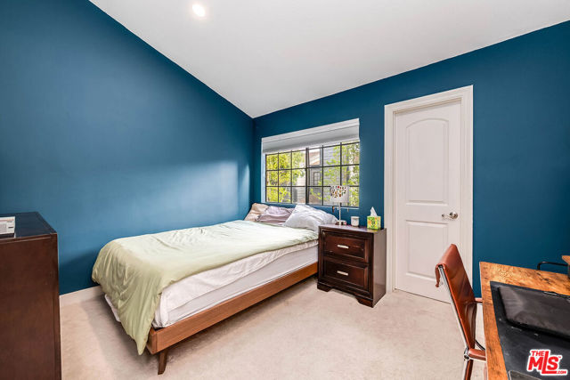5731 Topanga Canyon Boulevard, Woodland Hills CA: https://media.crmls.org/mediaz/6bf4e2d8-6406-4497-a4ef-aa0926c8e655.jpg