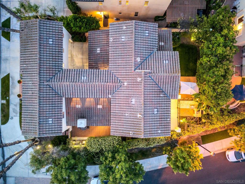 https://media.crmls.org/mediaz/6bf52d22-7a32-4c0b-9390-dbfb82d0464b.jpg?preset=X-Large