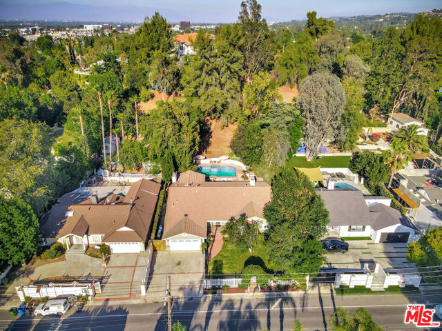 5252 Vanalden Avenue, Tarzana CA: https://media.crmls.org/mediaz/6bf53d2a-97a3-4a2c-8ee1-a764aa586b09.jpg