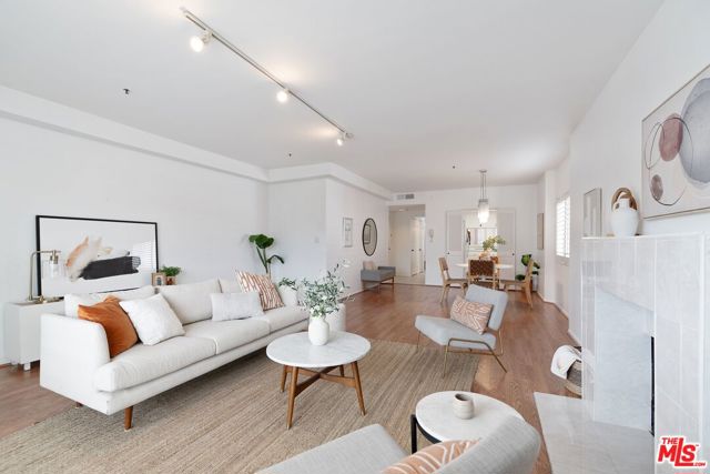 1871 Greenfield Avenue, Los Angeles CA: https://media.crmls.org/mediaz/6bf58a6c-3cb7-41c1-b350-4f11738363f1.jpg