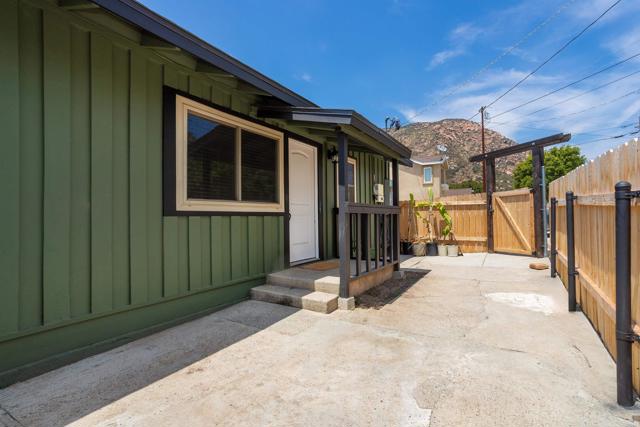 147 Mildred Way, El Cajon CA: https://media.crmls.org/mediaz/6bf662b9-56ef-4600-9f2f-b9ce4c52805b.jpg
