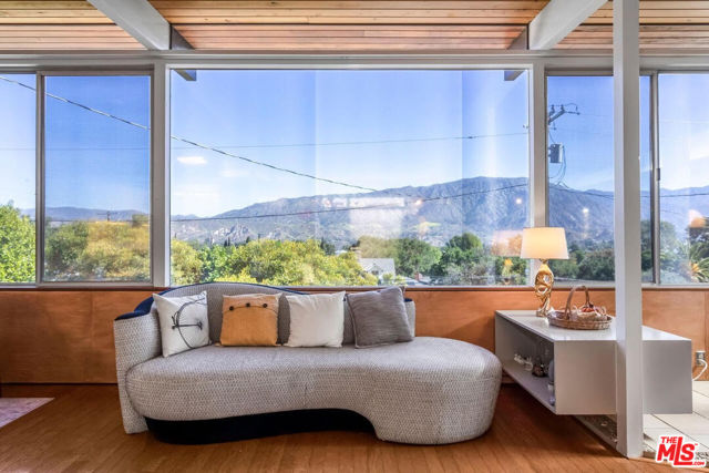 8554 Day Street, Sunland CA: https://media.crmls.org/mediaz/6bf6ca8b-75d7-4a30-ba93-fc122ae091e7.jpg