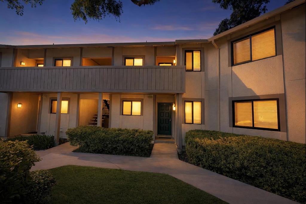 1087 N Abbott Avenue