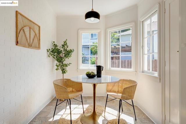 6753 Manor Crest, Oakland CA: https://media.crmls.org/mediaz/6bf7fb0c-e6a3-4f37-bd74-bfc481a0c7ad.jpg