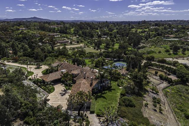 5305 La Crescenta, Rancho Santa Fe CA: https://media.crmls.org/mediaz/6bf8d925-1204-4c98-bb4e-a26a041f8135.jpg
