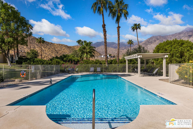 1557 Redford Drive, Palm Springs, California 92264, 3 Bedrooms Bedrooms, ,2 BathroomsBathrooms,Condominium,For Sale,Redford,24398815