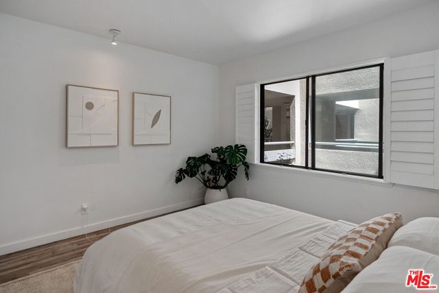 140 Ocean Park Boulevard, Santa Monica CA: https://media.crmls.org/mediaz/6bf9019b-d9cb-474c-9d6f-c532bac939ba.jpg