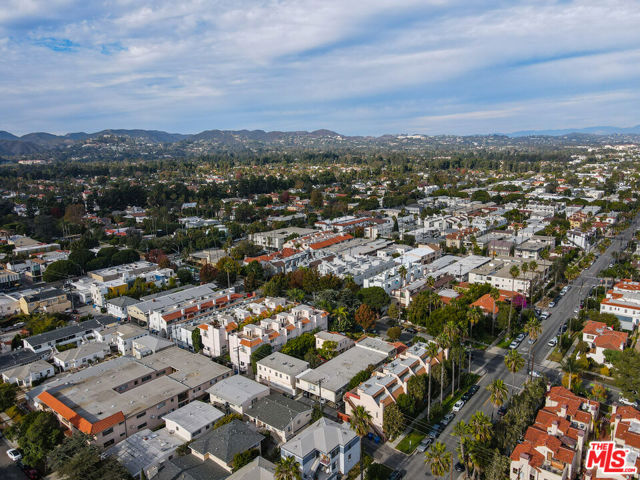 1625 Idaho Avenue, Santa Monica CA: https://media.crmls.org/mediaz/6bf9daa3-e842-4e9a-9eee-4023c99b6d5d.jpg