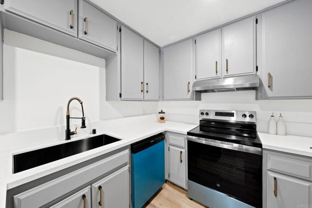 10350 Caminito Cuervo, San Diego CA: https://media.crmls.org/mediaz/6bfa0e7a-1d86-424f-9c0f-2ead74e69124.jpg