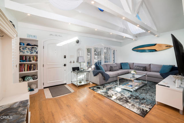 Detail Gallery Image 6 of 37 For 214 Pearl St, Redondo Beach,  CA 90277 - 2 Beds | 2 Baths