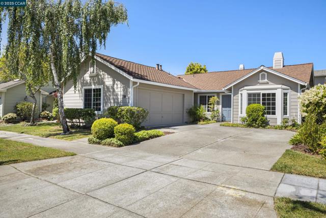 39 Crane Ct, Alameda CA: https://media.crmls.org/mediaz/6bfa7f7c-e534-49df-b7c7-a6540dc0ebff.jpg