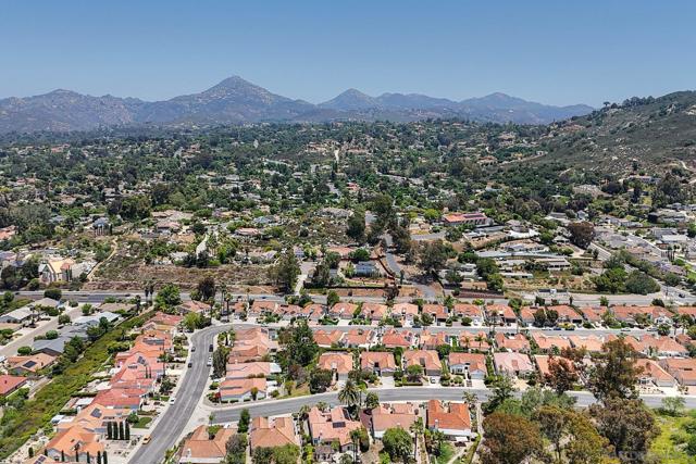 16078 AVENIDA AVEIRO, San Diego CA: https://media.crmls.org/mediaz/6bfac0bd-e766-44a7-92d2-4ef0f1ed898b.jpg