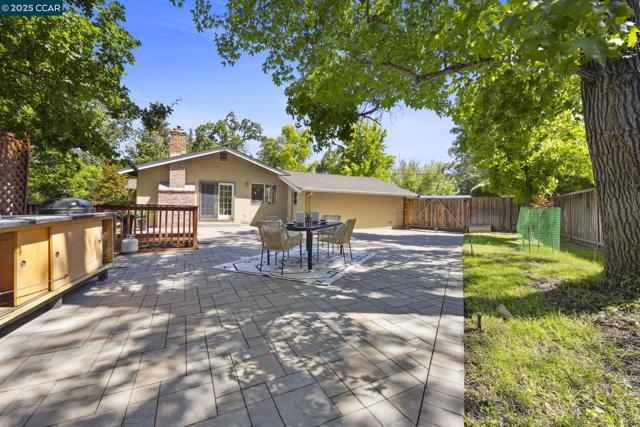 38 Oakdene Ct, Walnut Creek CA: https://media.crmls.org/mediaz/6bfae9d3-a111-4f0c-af1d-187eaf7e1c6c.jpg