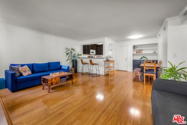 5325 Newcastle Avenue, 223 photo 4