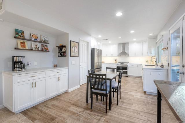 4540 Arbor Glen Way, Oceanside CA: https://media.crmls.org/mediaz/6bfb249b-7d1c-4dc8-9850-aa8df51d9498.jpg