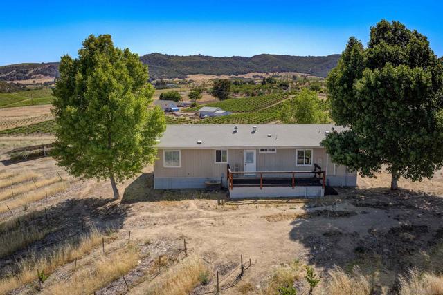 5720 Vista Serrano Way, Paso Robles CA: https://media.crmls.org/mediaz/6bfb5a96-01ff-4e10-80eb-978c7212d4e2.jpg