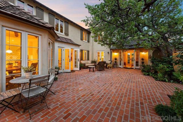 7725 Whitefield Pl, La Jolla CA: https://media.crmls.org/mediaz/6bfb86f9-f1e8-4c17-a545-38ae1128bfa1.jpg