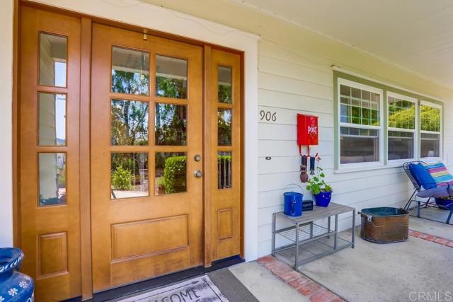 906 Gretna Green Way, Escondido CA: https://media.crmls.org/mediaz/6bfc1b31-d1d0-4e8b-a6ce-3742450b1597.jpg