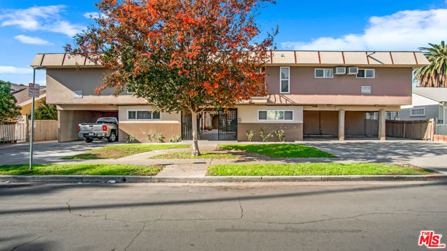 423 N Harvard Boulevard, Los Angeles CA: https://media.crmls.org/mediaz/6bfc6794-134e-402a-ba79-fc1fad8ee148.jpg