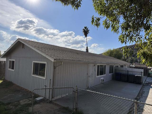 8209 8211 Jema Way, Lakeside CA: https://media.crmls.org/mediaz/6bfc9b87-04dd-4a40-9e6a-8c9eec845f53.jpg