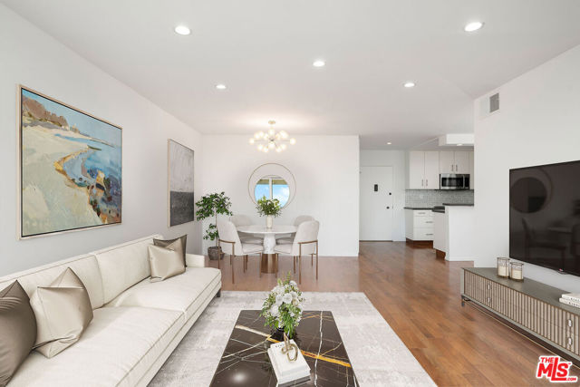 10240 Camarillo Street, Toluca Lake CA: https://media.crmls.org/mediaz/6bfce2b1-1e71-4352-a1ca-c8ef03f805dd.jpg