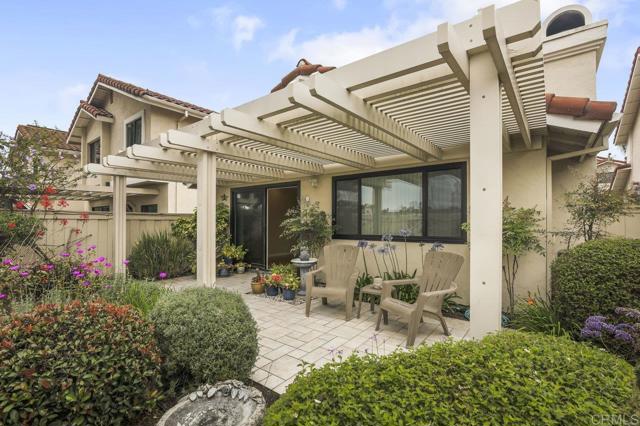 4065 Caminito Davila, San Diego CA: https://media.crmls.org/mediaz/6bfcfca8-01e5-4546-b2c1-5dd3762a4652.jpg