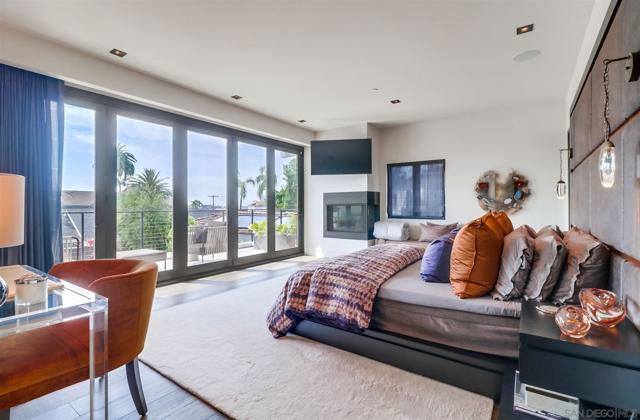 969 Adella Ave, Coronado CA: https://media.crmls.org/mediaz/6bfd07ab-cb75-49bb-a2ed-d7ffacc8a36f.jpg
