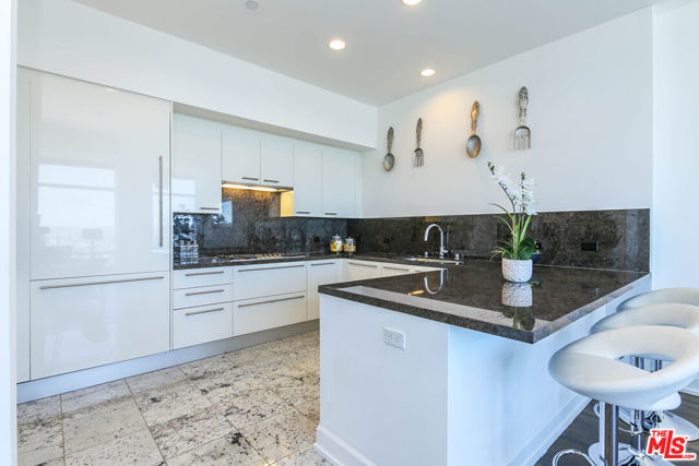 900 W OLYMPIC Boulevard, Los Angeles CA: https://media.crmls.org/mediaz/6bfd0c77-7c19-4251-a81d-61aeda50f11f.jpg