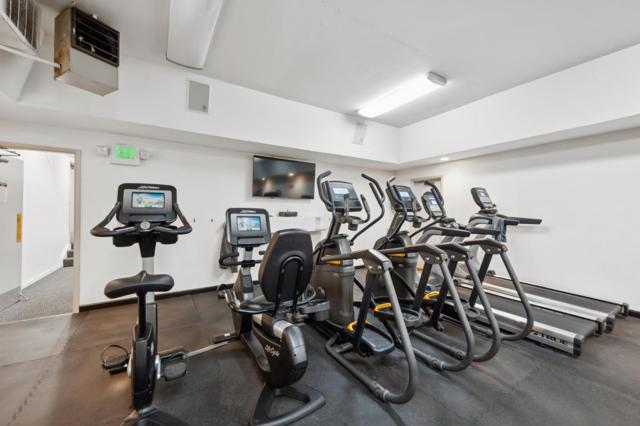 2101 Shoreline Drive, Alameda CA: https://media.crmls.org/mediaz/6bfd1b4a-d638-49ee-b271-669baee9fdc4.jpg