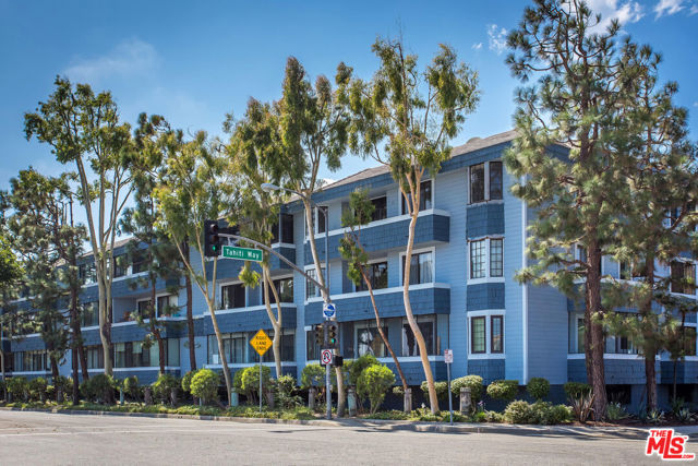 310 Tahiti Way, Marina del Rey CA: https://media.crmls.org/mediaz/6bfd8453-5ece-4631-8b5a-d42d47330050.jpg