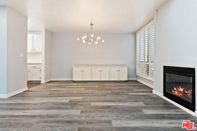 927 N Kings Road, West Hollywood CA: https://media.crmls.org/mediaz/6bfdda85-8310-4ebf-88ad-95d2682045d4.jpg