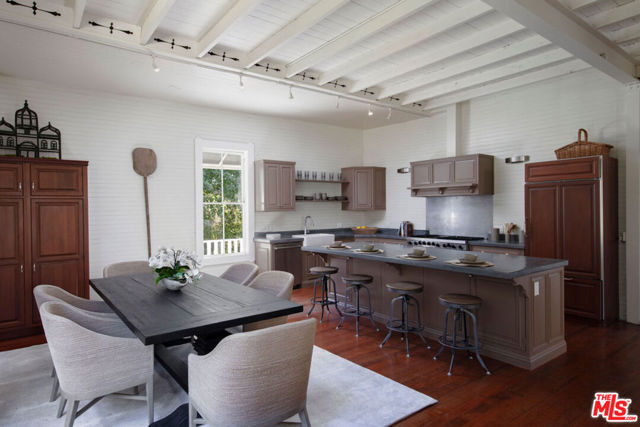 1835 Santa Monica Road, Carpinteria CA: https://media.crmls.org/mediaz/6bff3006-59b2-49be-980d-722405100e63.jpg