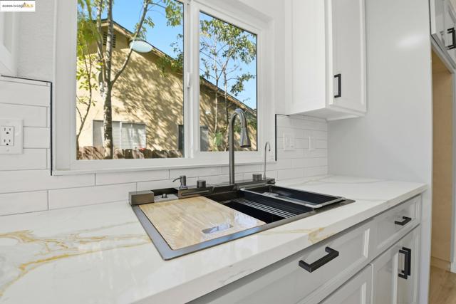 1486 Waverly Way, Pittsburg CA: https://media.crmls.org/mediaz/6bff6538-089f-4a97-93dc-7adbe5cae559.jpg