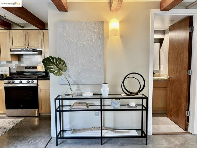 701 Pennsylvania AVE, San Francisco CA: https://media.crmls.org/mediaz/6bff84d4-8bab-4fcb-8149-8fb7e4dfcf69.jpg