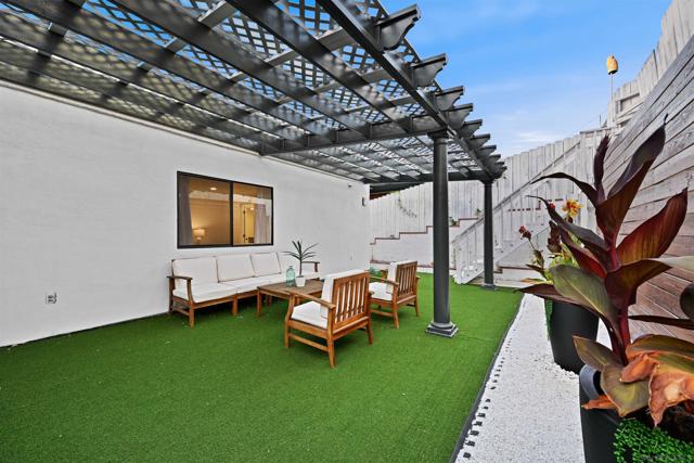 4367 Summit Dr, La Mesa CA: https://media.crmls.org/mediaz/6bffe471-177f-479f-96a6-509cbe58d639.jpg