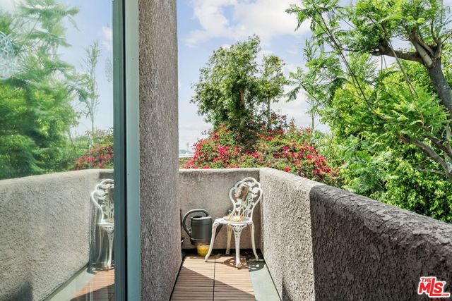 10249 Tujunga Canyon Boulevard, Tujunga CA: https://media.crmls.org/mediaz/6c0038e4-18df-403e-b68c-dd3f332dab66.jpg