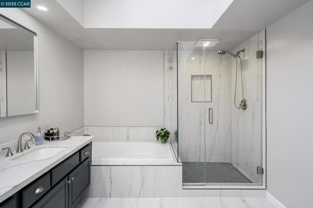2060 Canyon Crest Ave, San Ramon CA: https://media.crmls.org/mediaz/6c00e63e-7a4e-4324-b071-5fe5832aff20.jpg