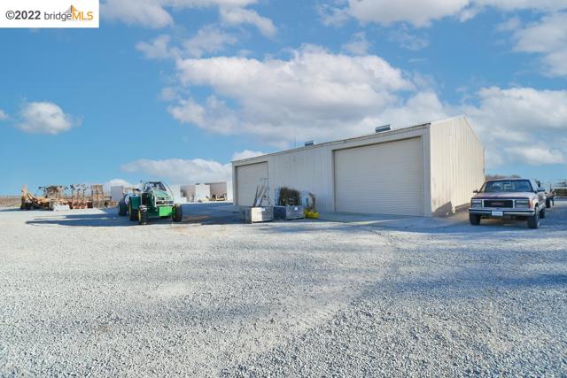 3870 Orwood Road, Brentwood CA: https://media.crmls.org/mediaz/6c0130d4-332a-4d13-af2b-4f88f214f64c.jpg