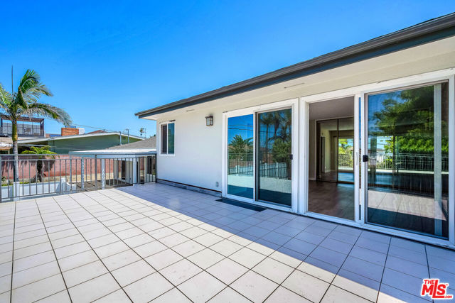 5137 Reynier Avenue, Los Angeles CA: https://media.crmls.org/mediaz/6c01649a-836e-4386-98f7-cd9b00527ccf.jpg