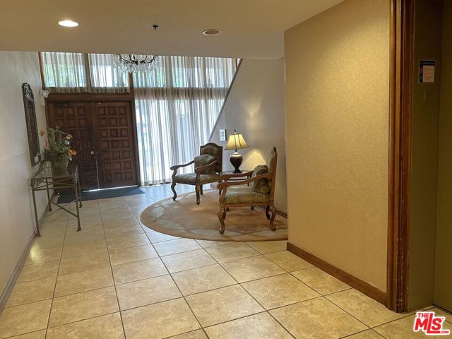 8515 Falmouth Avenue, Playa del Rey CA: https://media.crmls.org/mediaz/6c017d21-377e-43b8-a71a-ba9e27d4b48e.jpg
