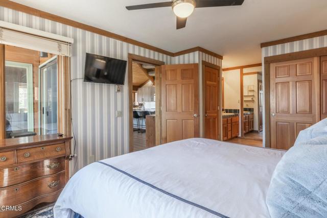 435 Lakeview Boulevard, Mammoth Lakes CA: https://media.crmls.org/mediaz/6c020f79-01f6-493c-a1a4-bb235b994ada.jpg